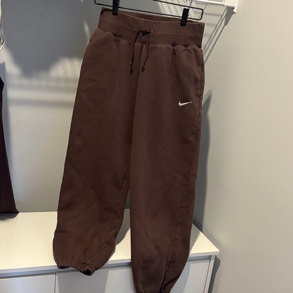 Nike Men’s Dark Brown Joggers with White Swoosh